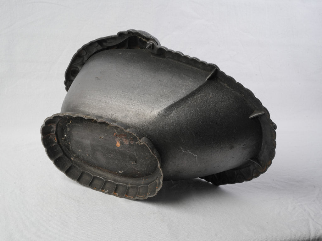 Timeless decorative foundry scuttle
