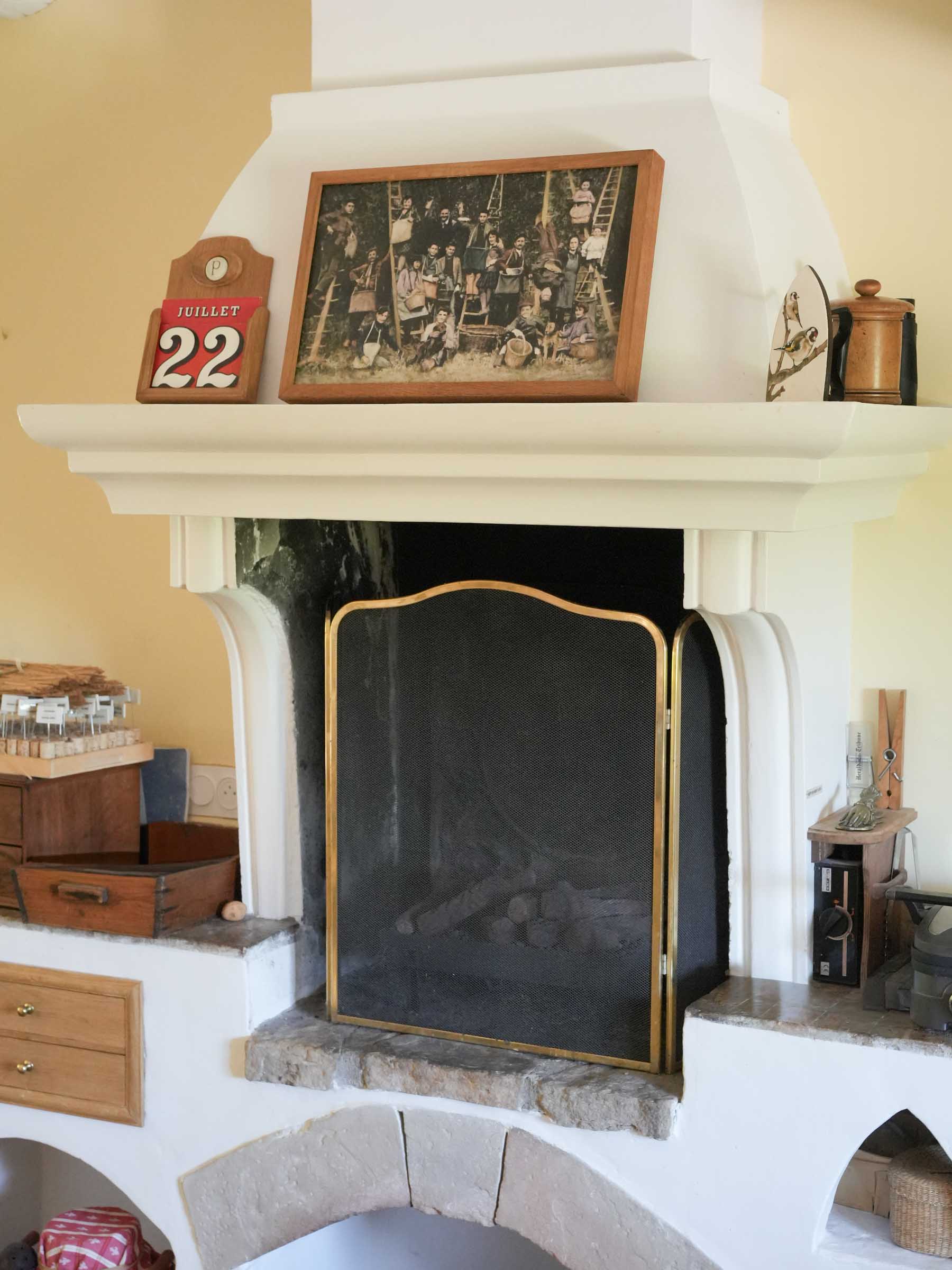 Vintage French Brass Fireplace Screen from Chanteduc