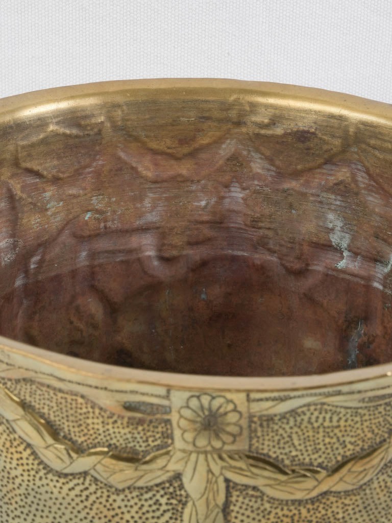 Historical laurel-framed collector's piece  