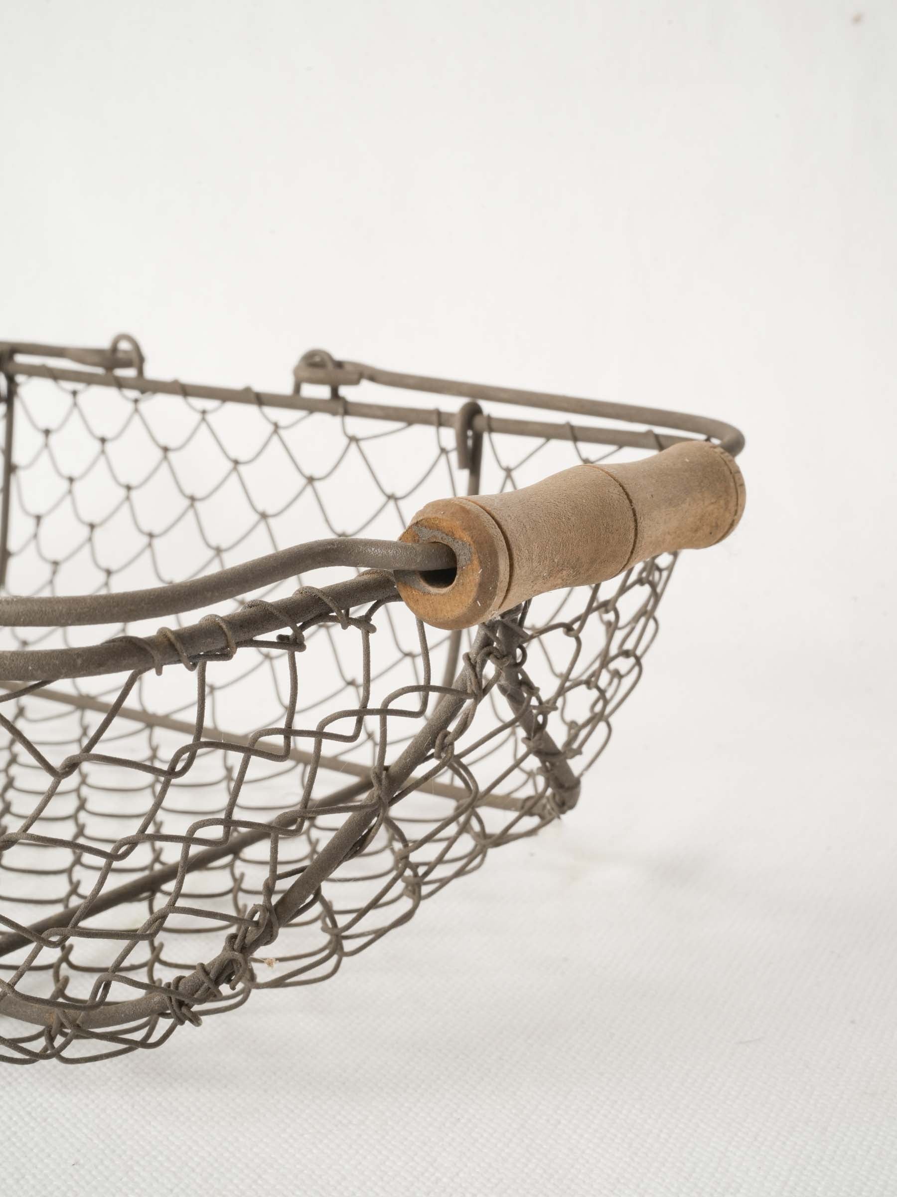 Antique French Wire Basket with Wooden Handle from Chanteduc