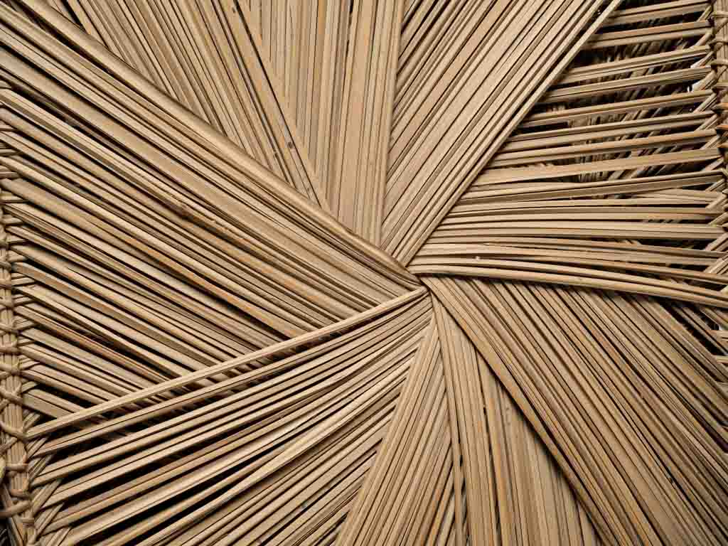 Textured coastal-inspired wicker seat  