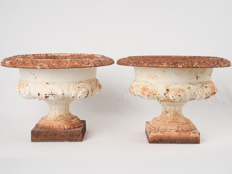 Bell-shaped antiqued Medici urns