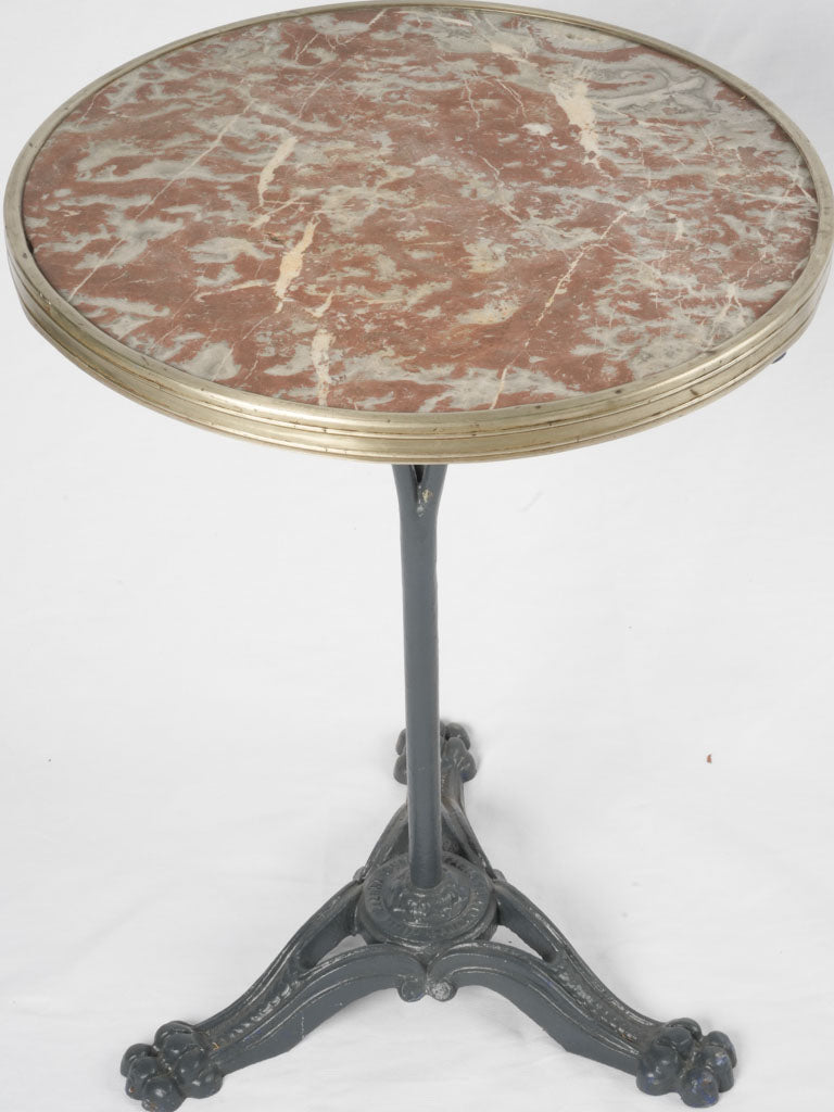 Classic ribbed-edge marble café table