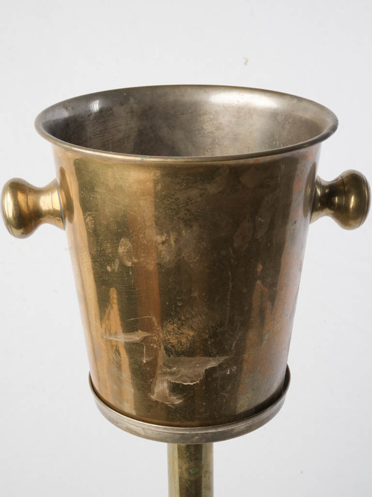 Refined sculptural beverage accessory  