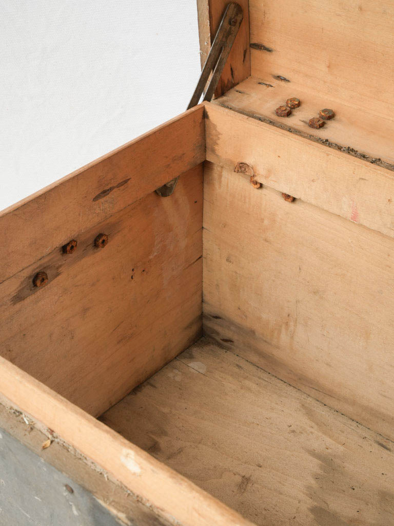 Elegant antique French chest  