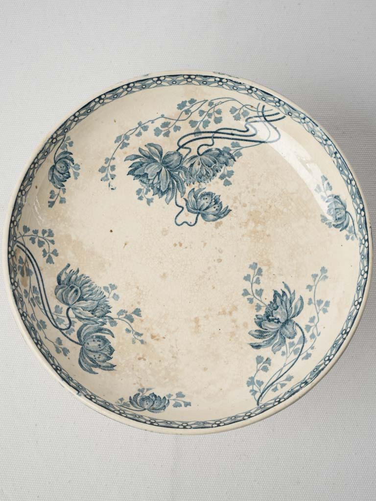 Timeless whiplash curve tableware