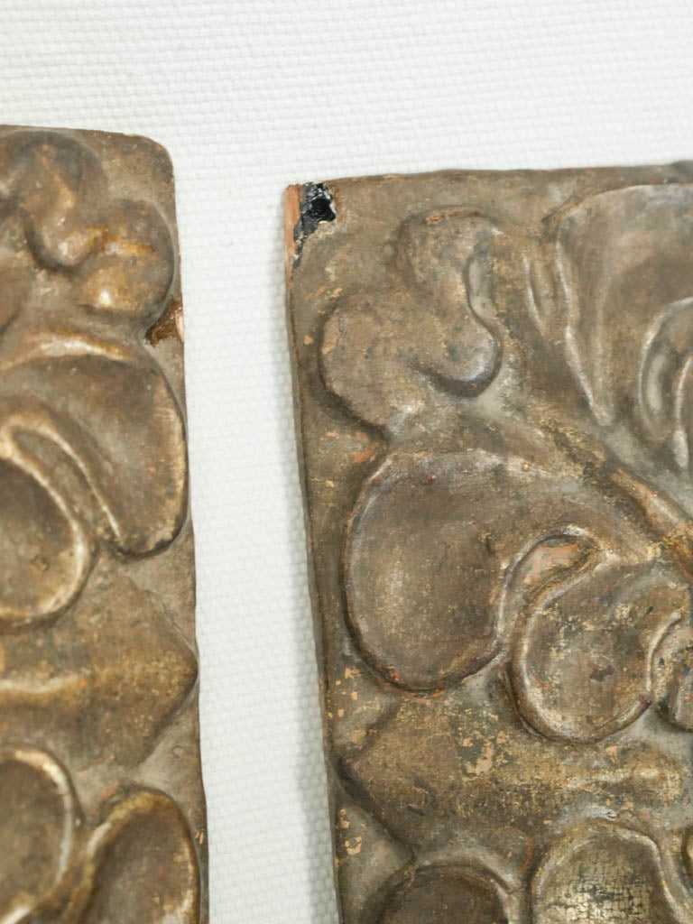 Compact old-world charm frames  