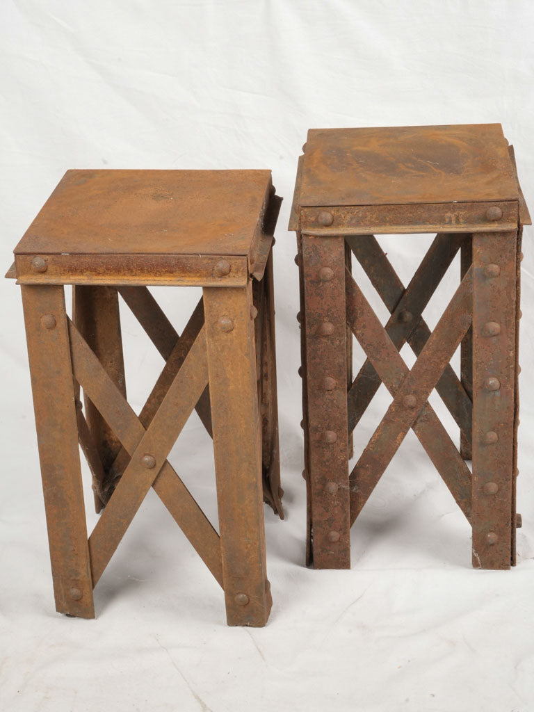 Heavy-duty decor pedestals