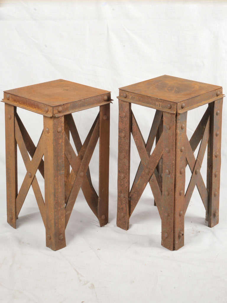 Utilitarian architectural supports 
