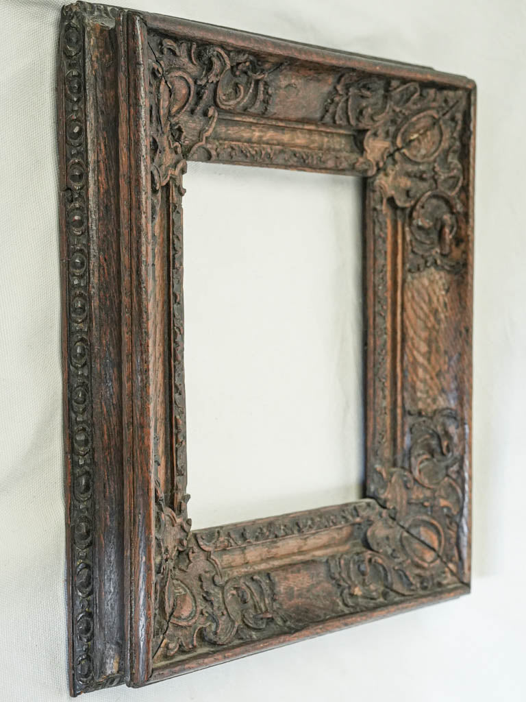 Subtle Régence style oak frame  