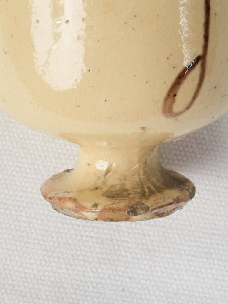 Elegant chalice-shaped basin font