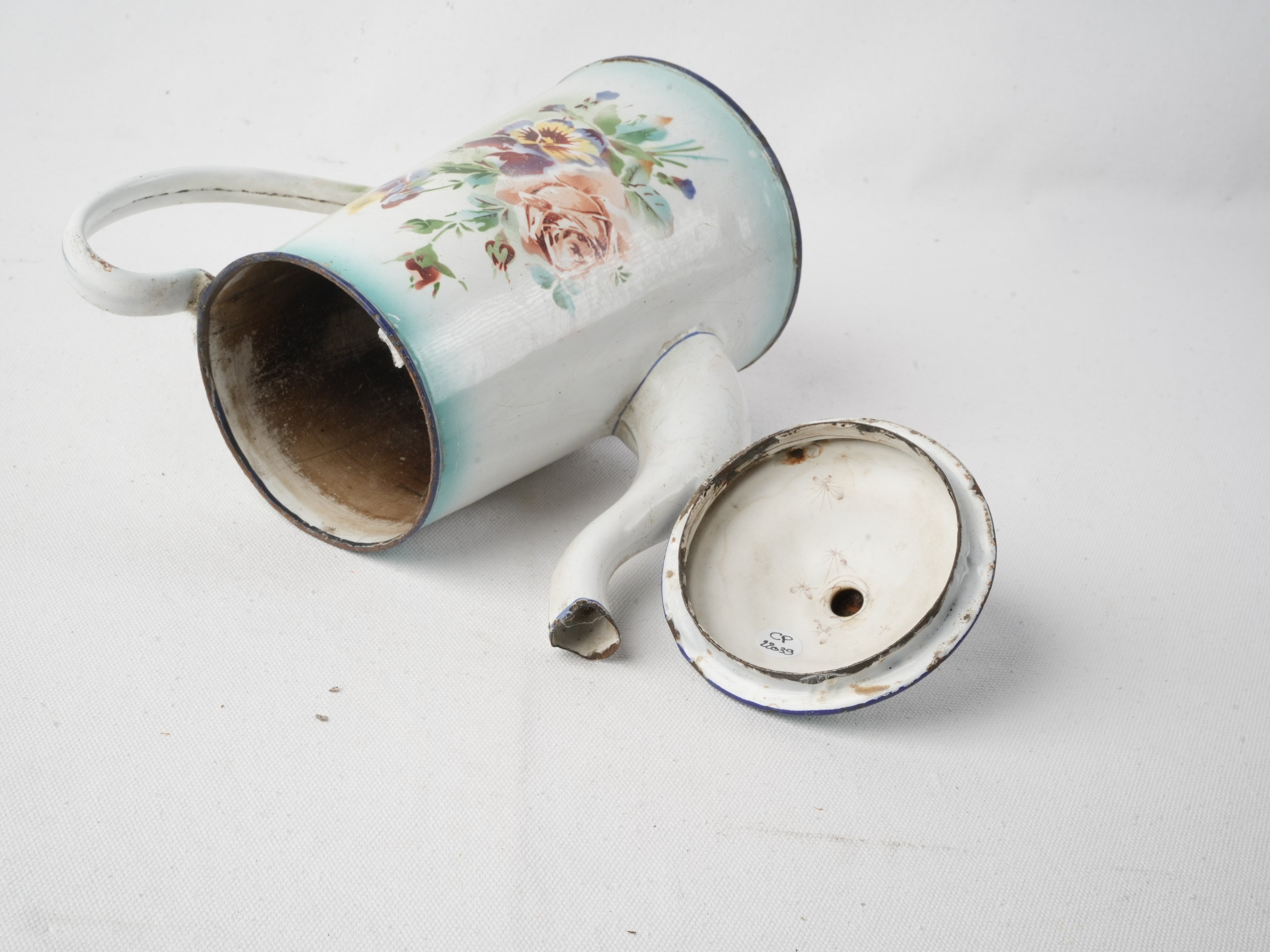 Sentimental countryside enamel decor  