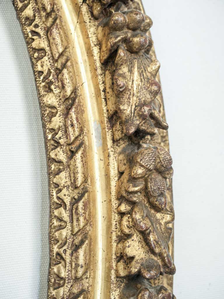 Classic embellished oak artwork mount