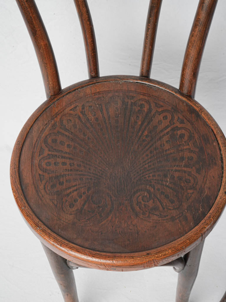 Scallop motif design seating