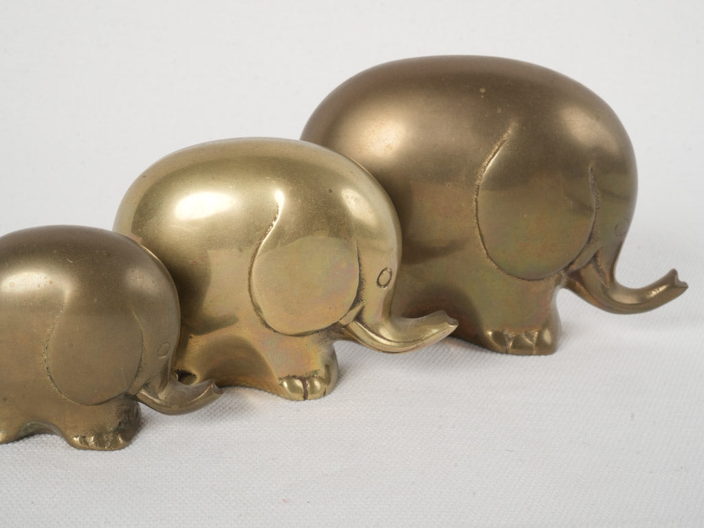 Compact vintage-style elephant decor