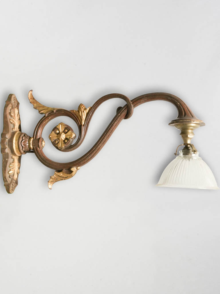 Organic lines prismatic glass fixture  