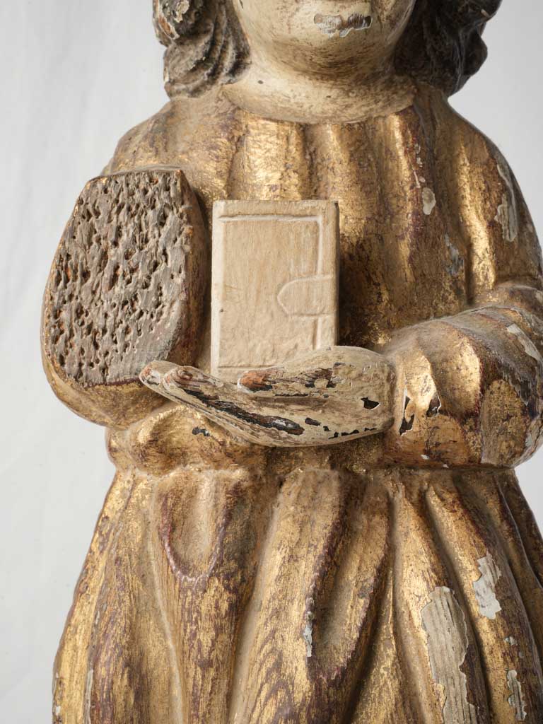 Distinctive voluminous robe sculpture