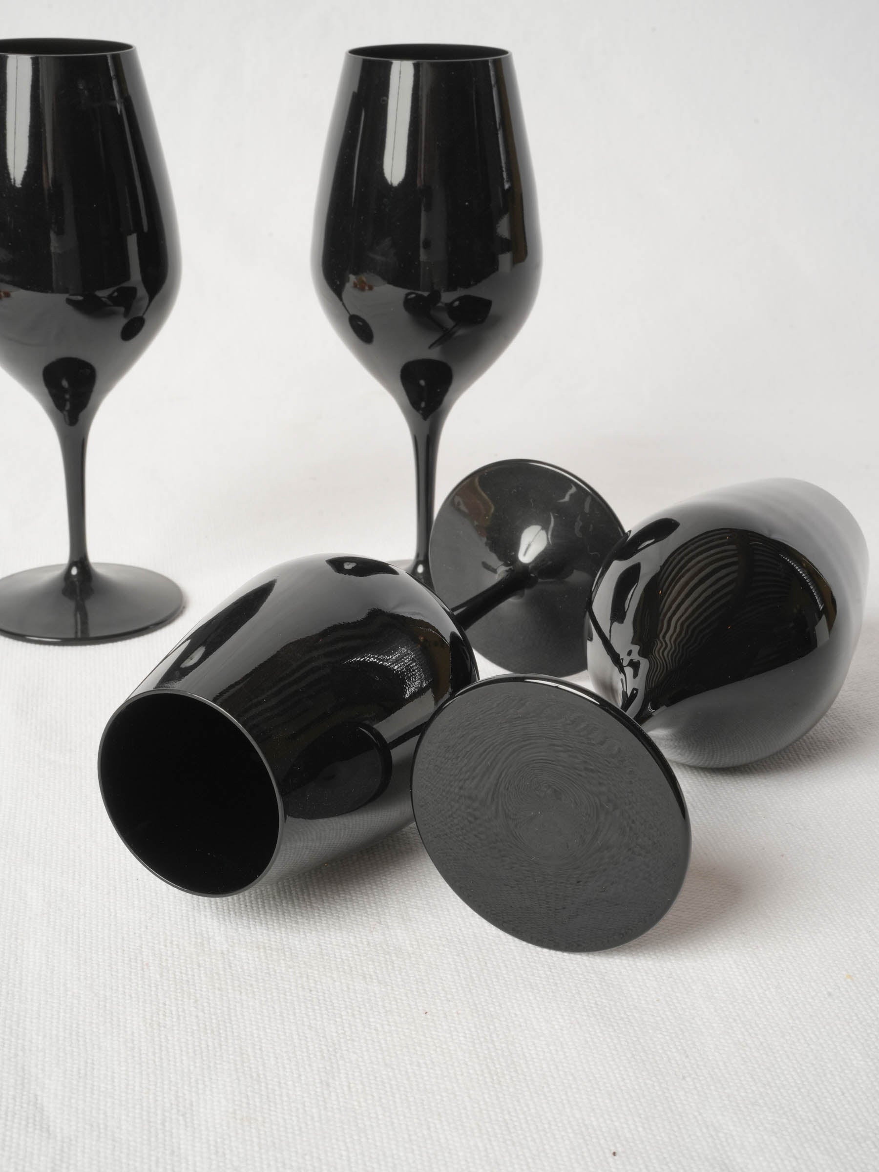 Set of Four Opaque Blue Black Wine Glasses - Blind Tasting