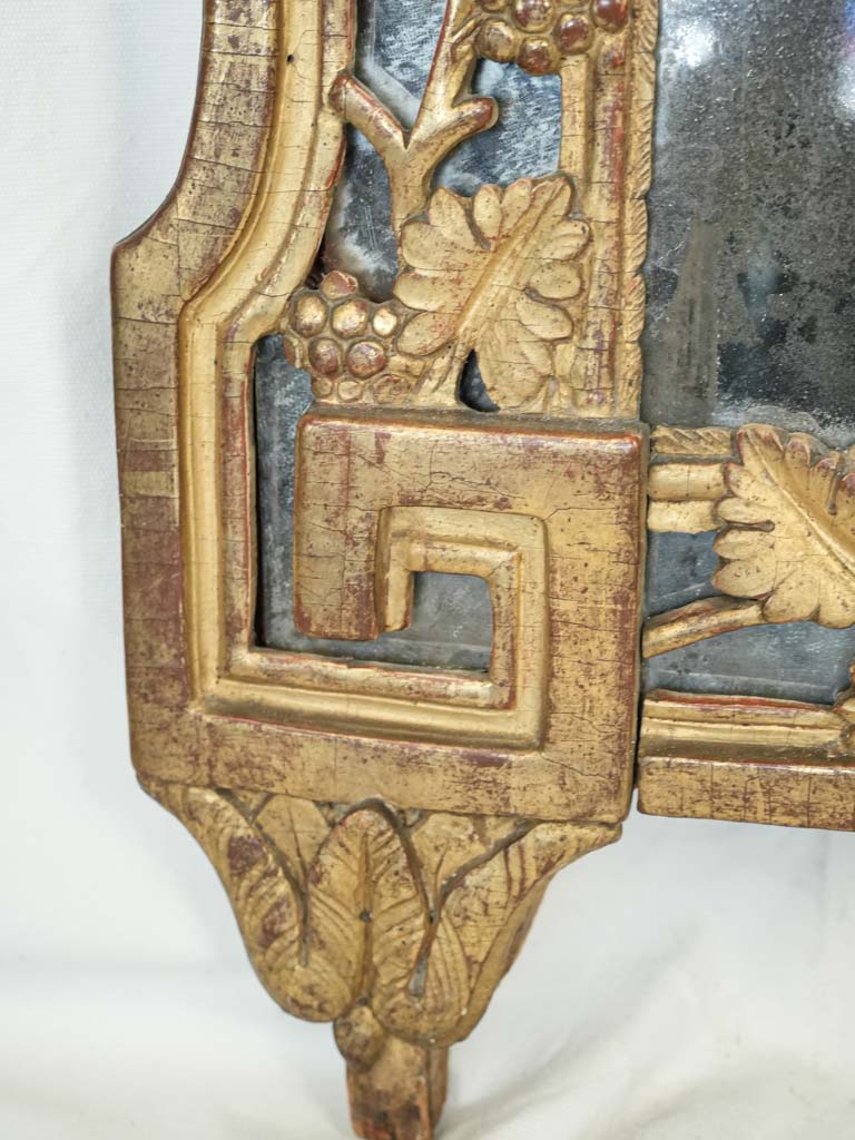 Distinctly classical style mirror