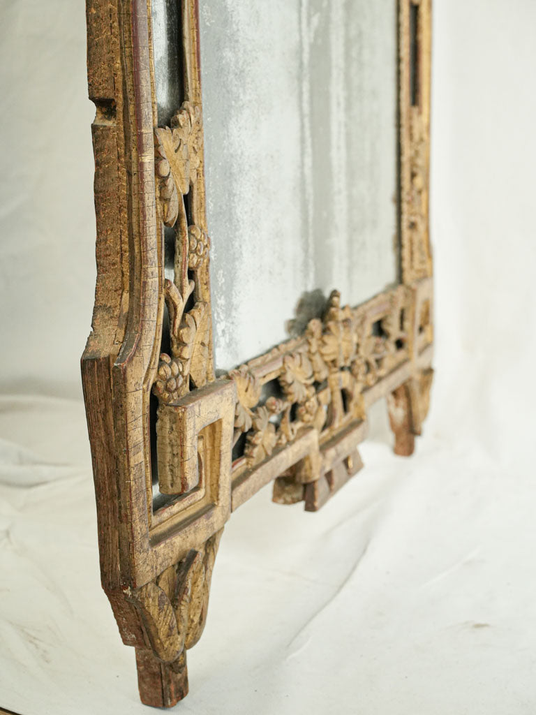 Grandiose proportioned wall mirror