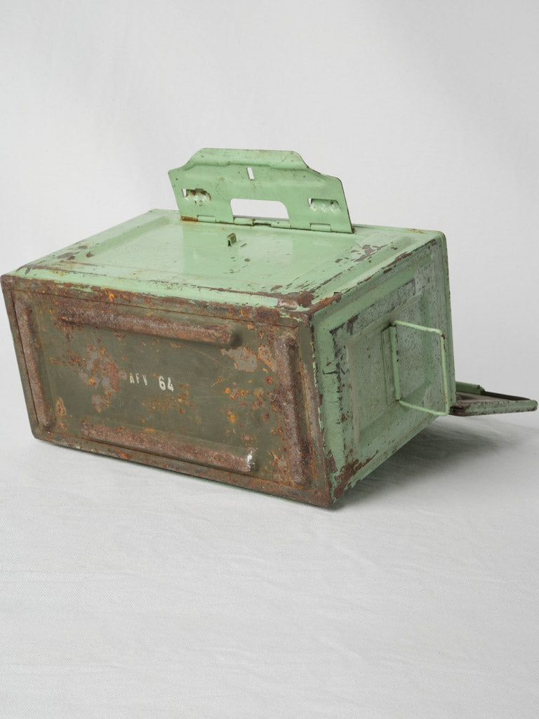 Vintage red cross military medic container | Vintage military first aid box w/ green patina & red cross - Pharmacie 12¼" x 6¾