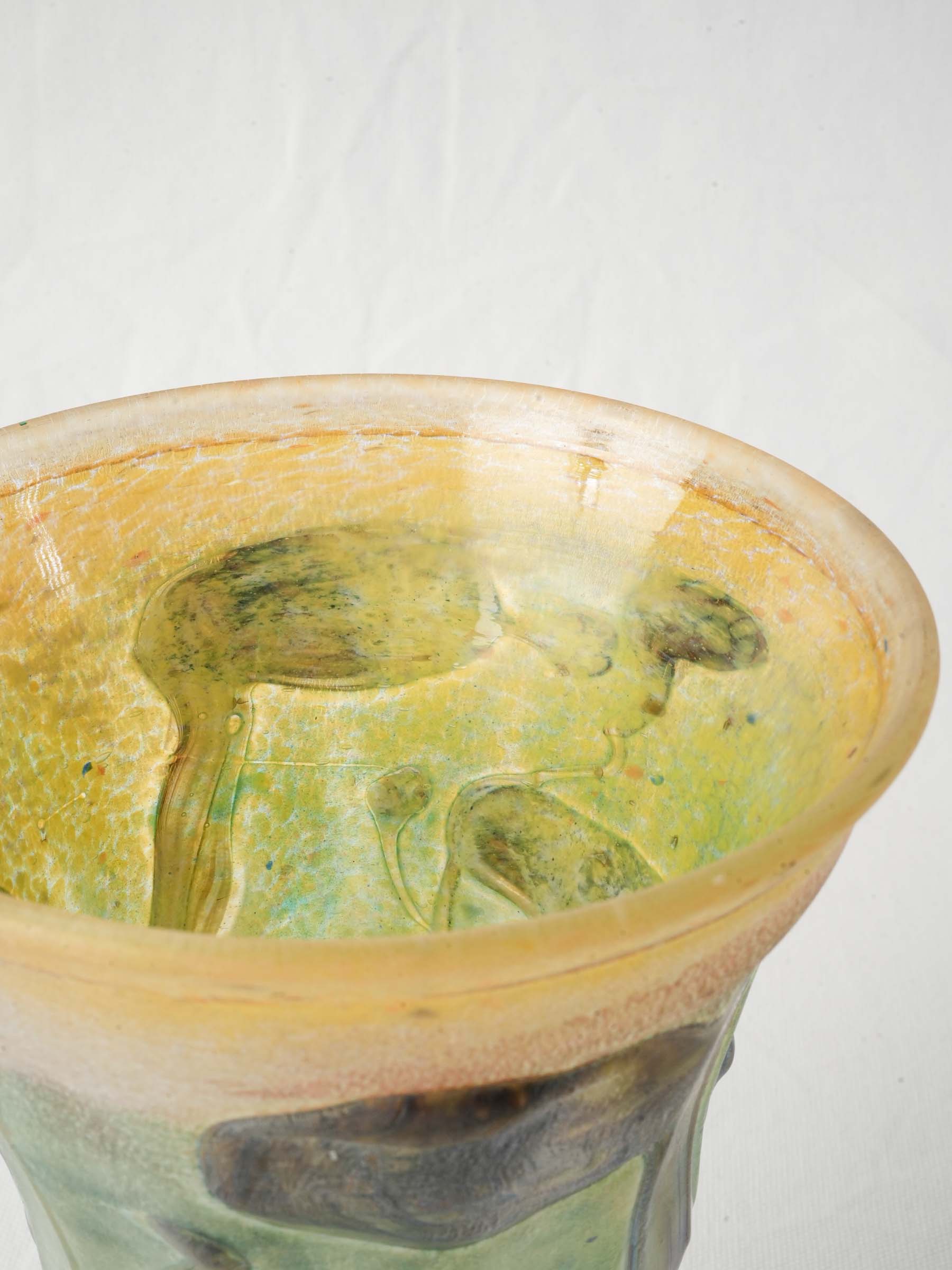 Striking Signed Pedestal Vase by Master Glassmaker Novaro - 10¼"