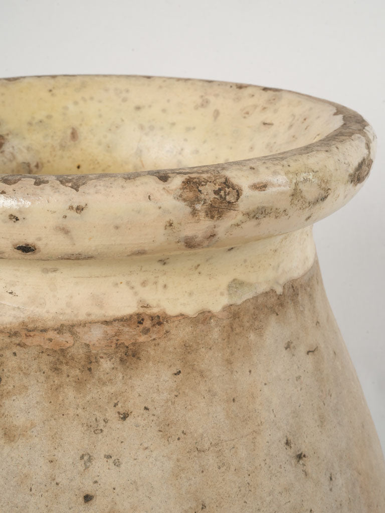 Small-scale historical biot pottery