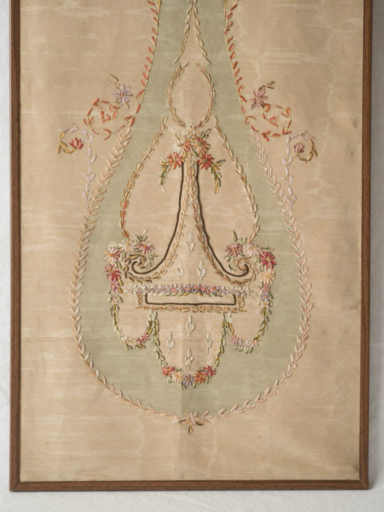 Narrow moiré silk decor piece