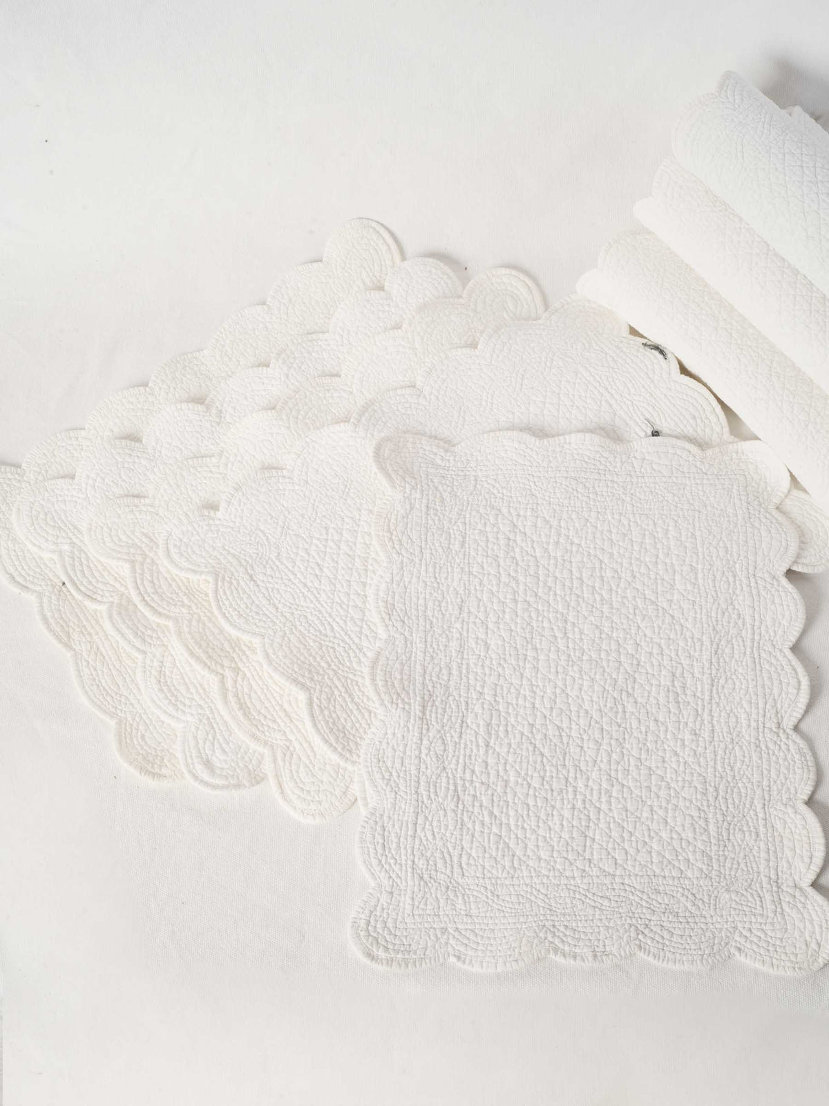 Set of 10 White Provençal Embroidered Placemats with Scalloped Edges 13¾" x 17¾"