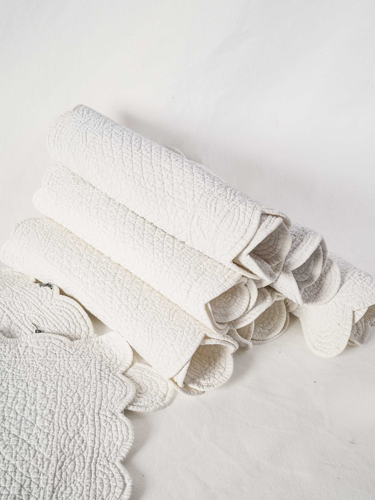 Set of 10 White Provençal Embroidered Placemats with Scalloped Edges 13¾" x 17¾"
