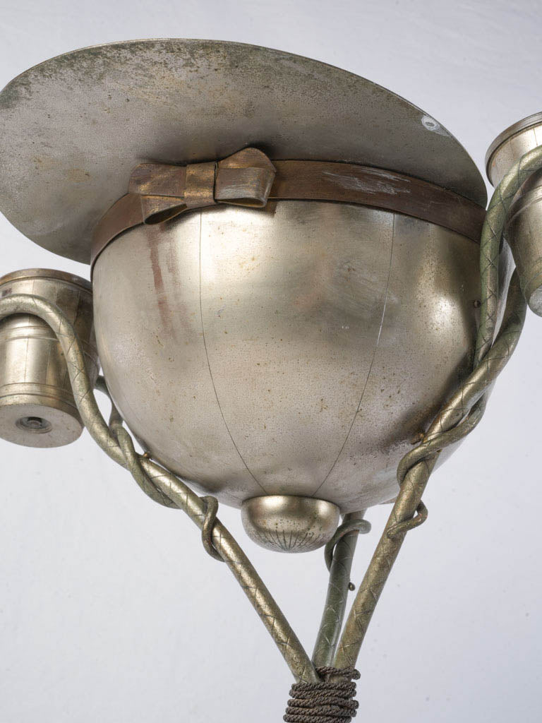 Antique interlocking horseshoe structure