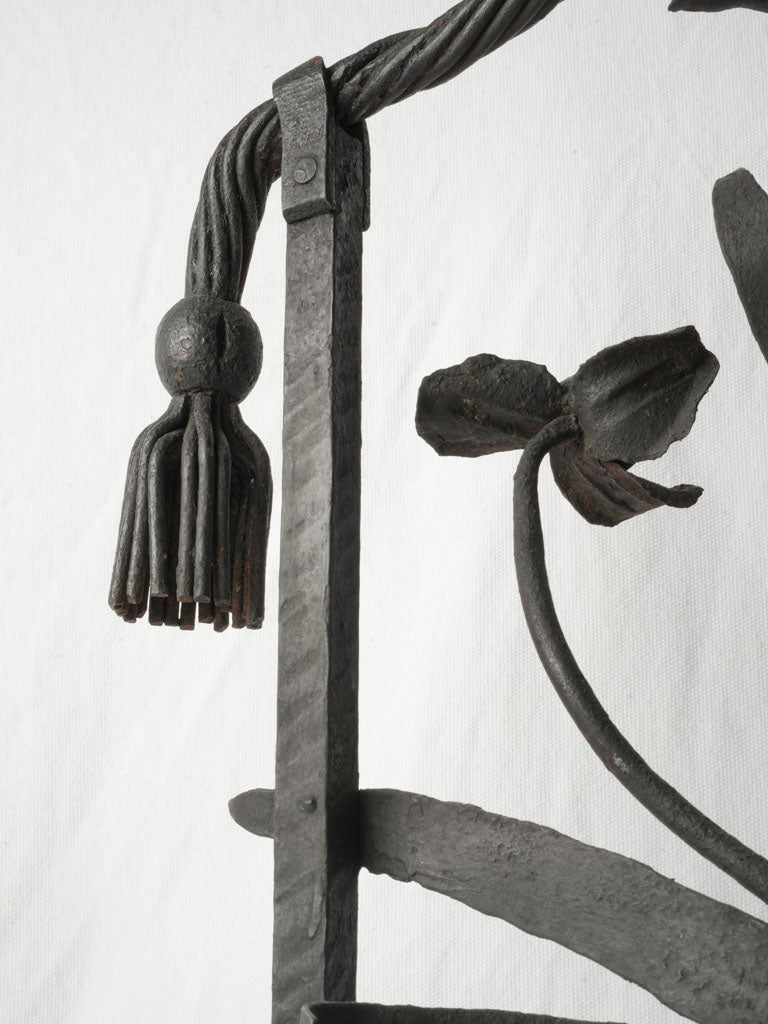 Scrolled-foot garden room backdrop