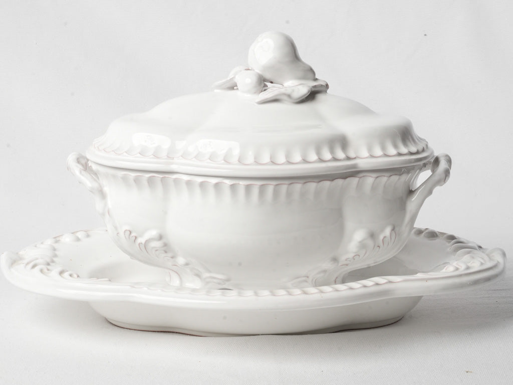 Creamy white faïence underplate