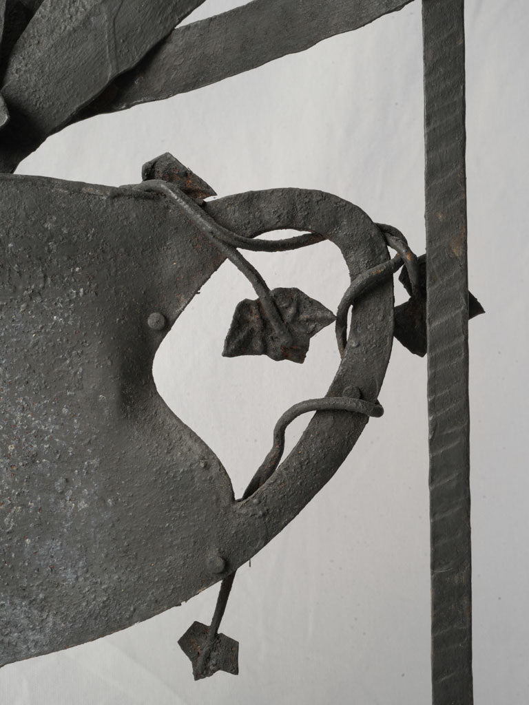 Hammer-marked sculptural art screen