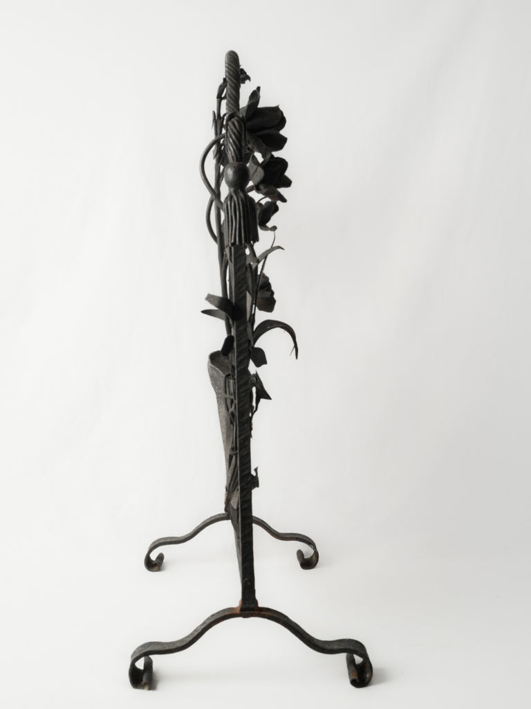 1920s elegant firescreen decor