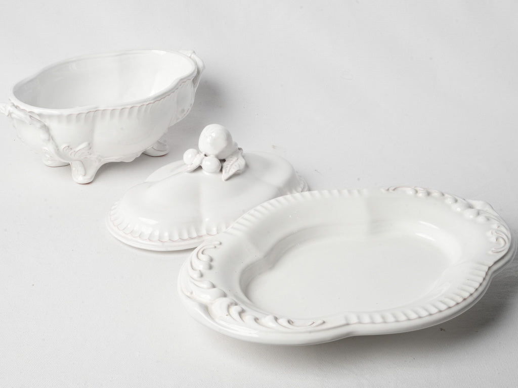 Classic foliate handle underplate