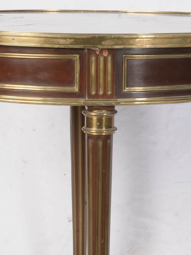 Graceful wooden bouillotte table  