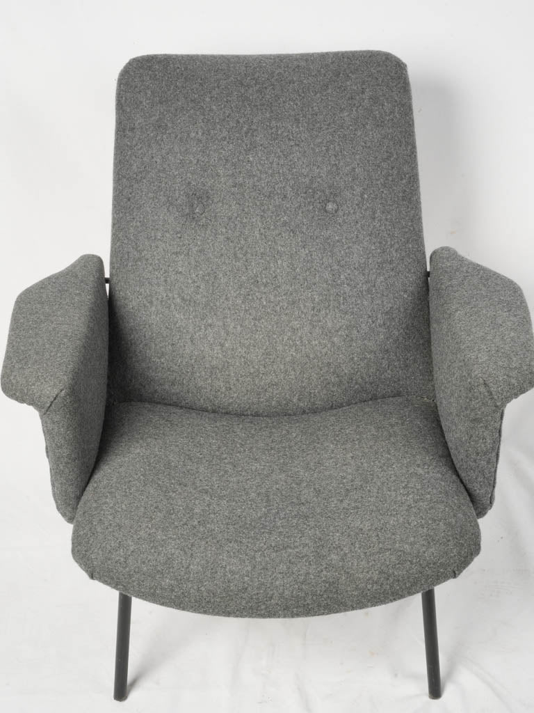 Mid-century modern accent seat