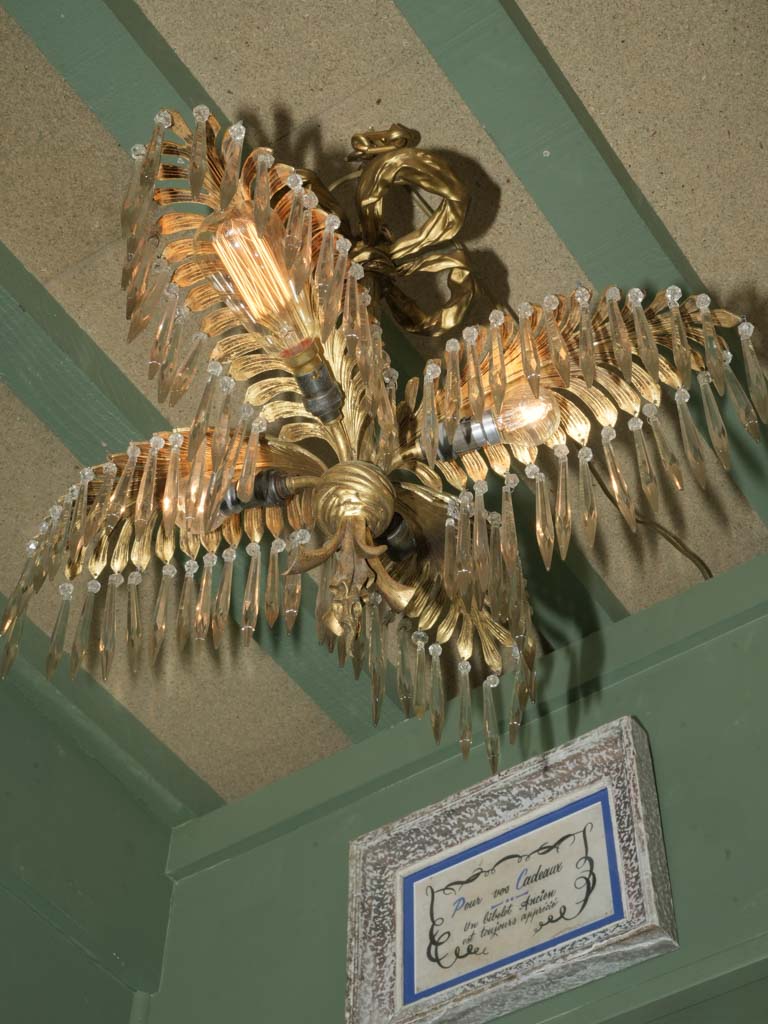 Luxurious crystal pendant chandelier