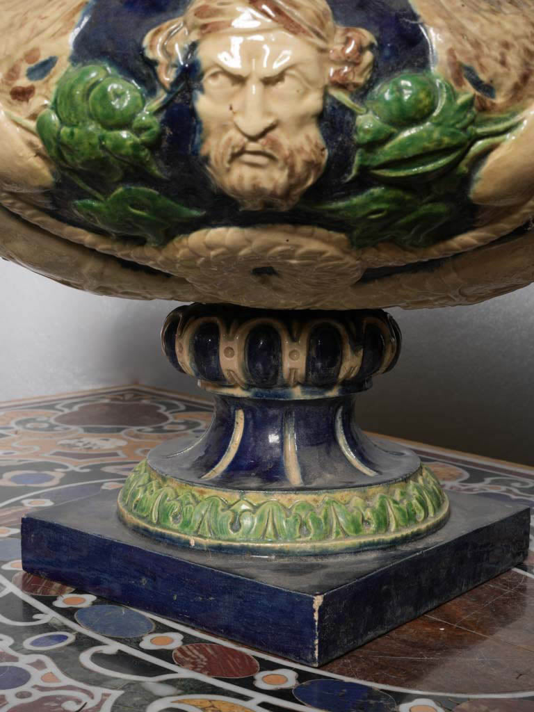 Majestic serpentine handle artistic piece