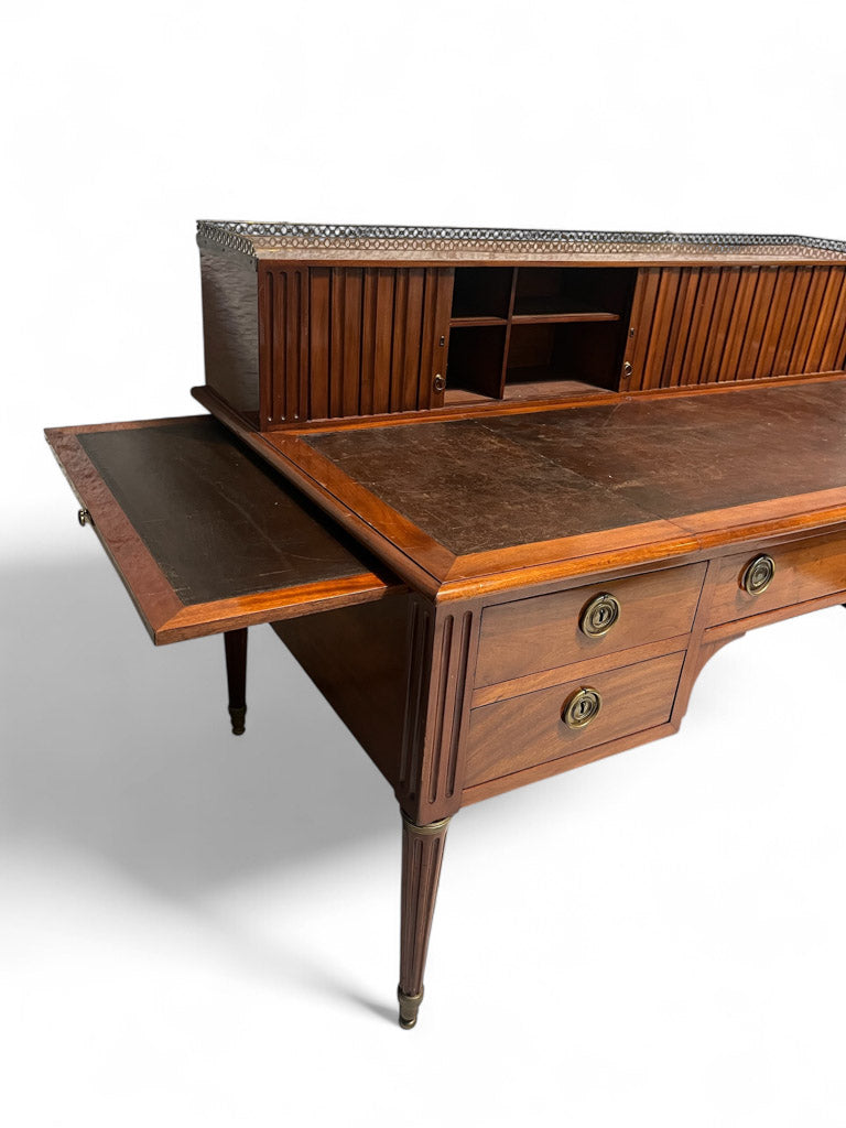 Warm-toned exquisite mahogany writing desk  