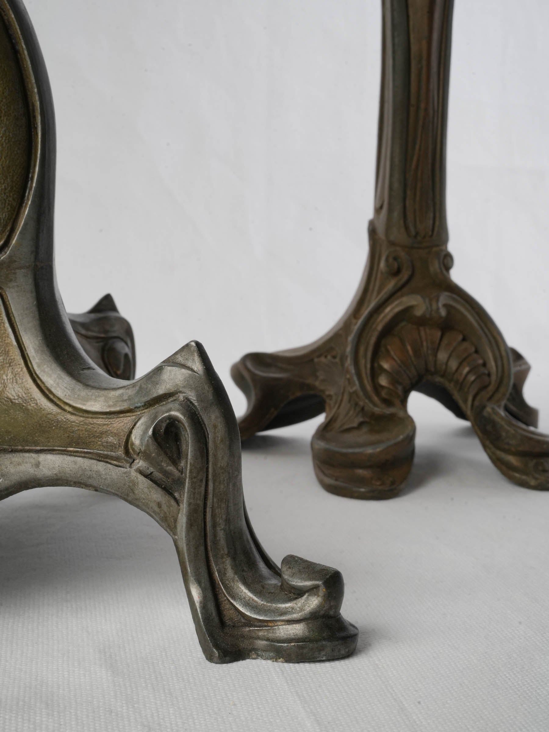 Whiplash lines decorative garniture  