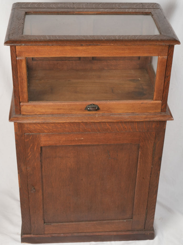 Distinctive 1930s vitrine display