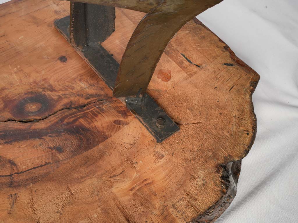Distinctive gilt detailing table