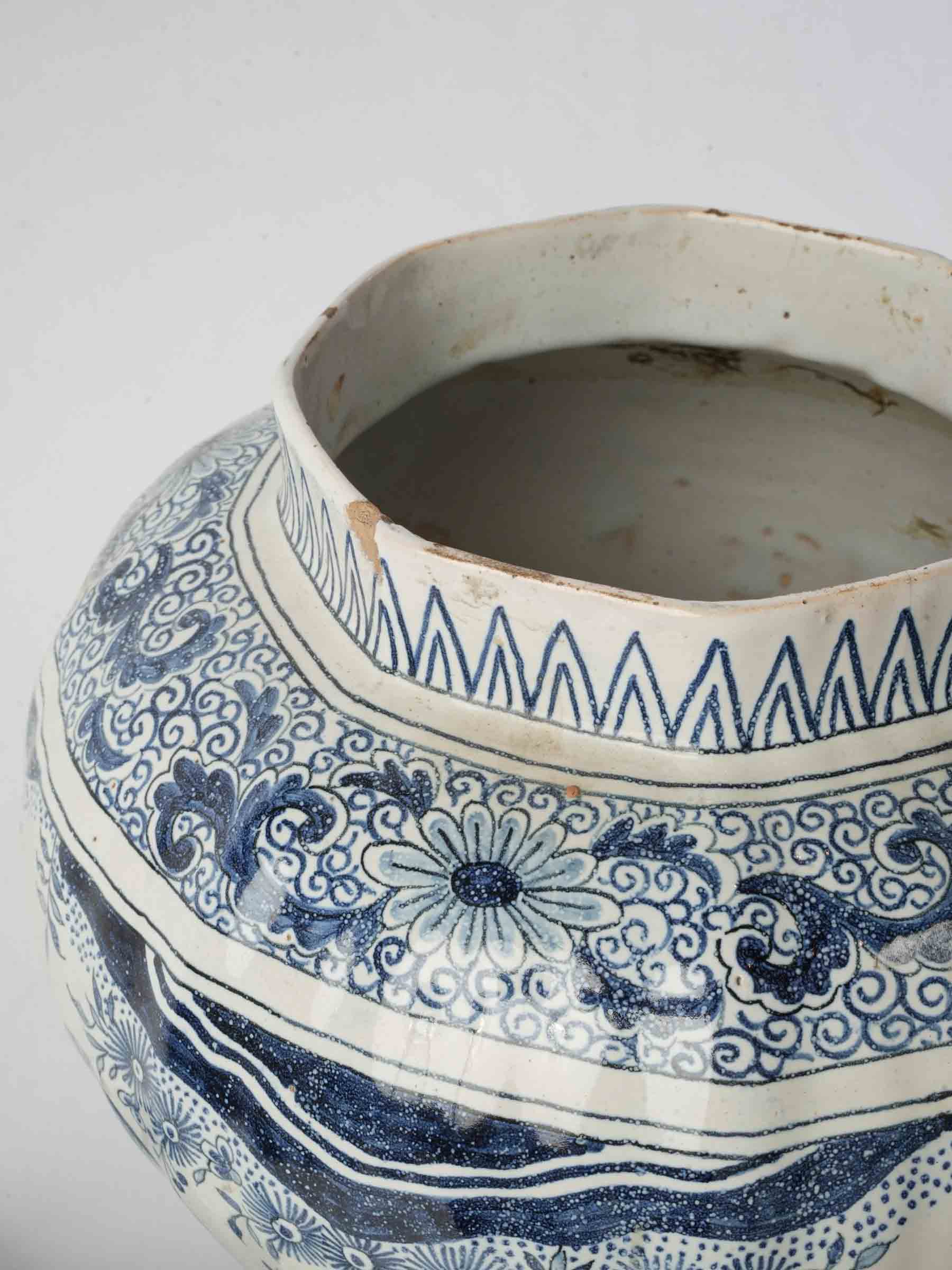 Delicate ornamental border ceramic