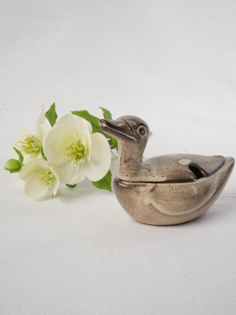 Speckled oatmeal-brown duck condiment pot