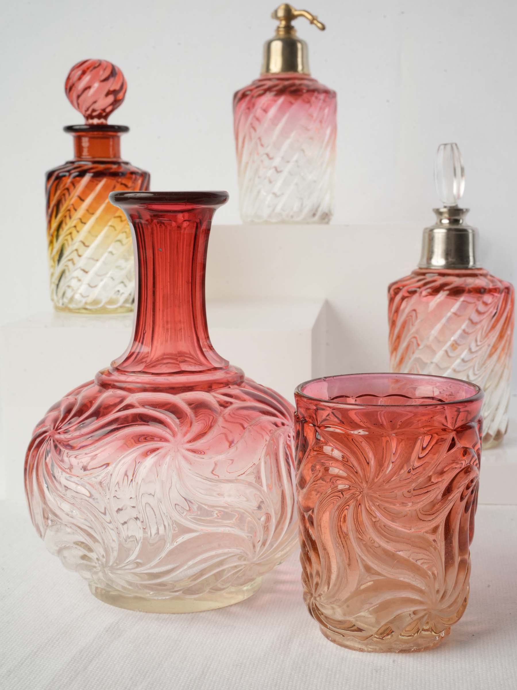 Finely moulded decoration crystal set  