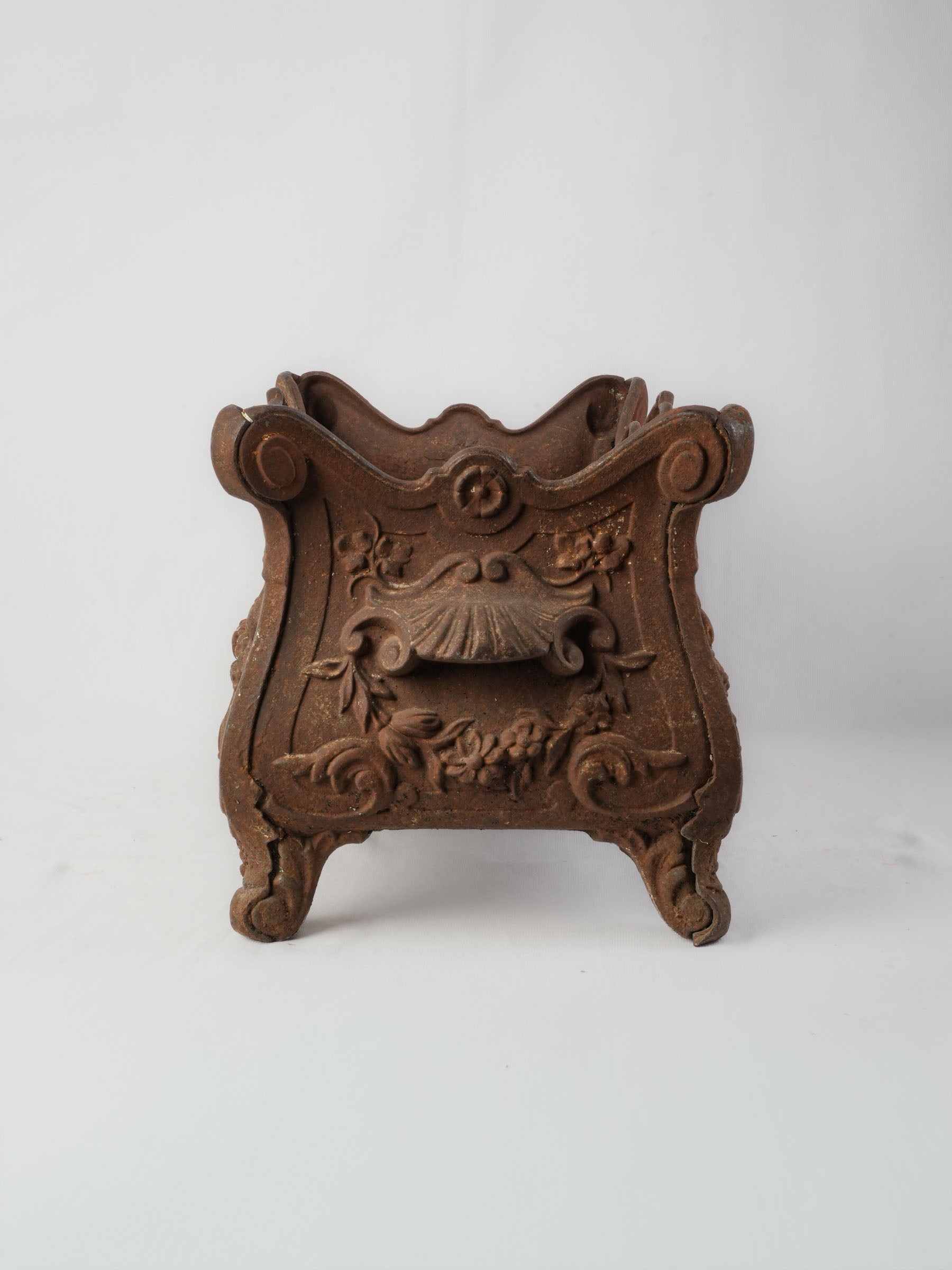 Ornamental aged decorative planters  
