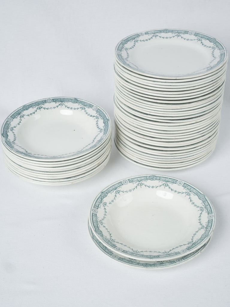 Exquisite green-white earthenware dinnerware lot