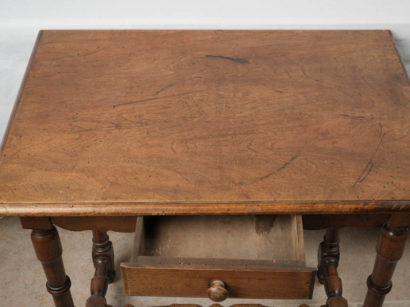 Elegant 18th-century walnut side table 